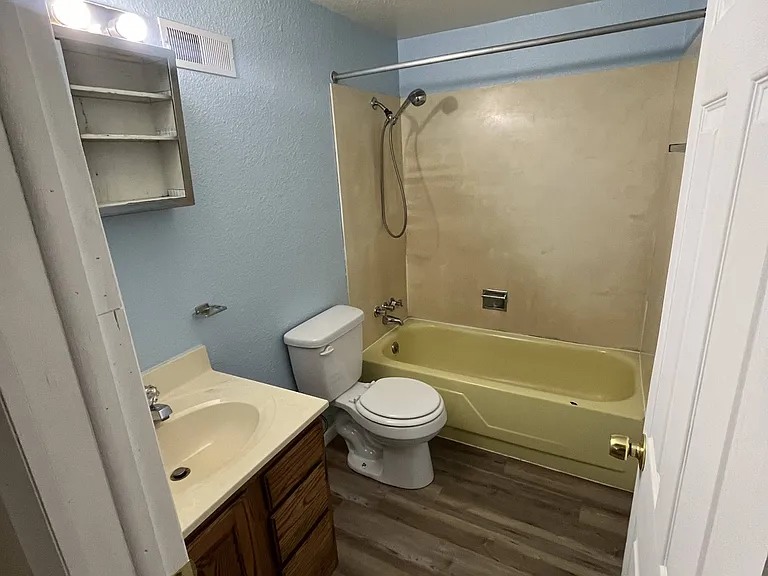 1021 E Broadway St #6 — Photo 4