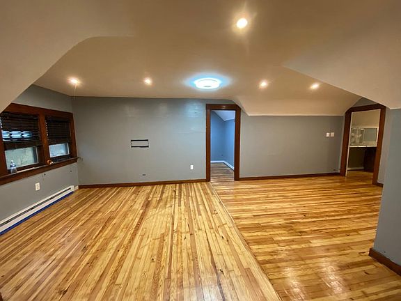 2nd image of 1556 Parkwood Rd Unit 3