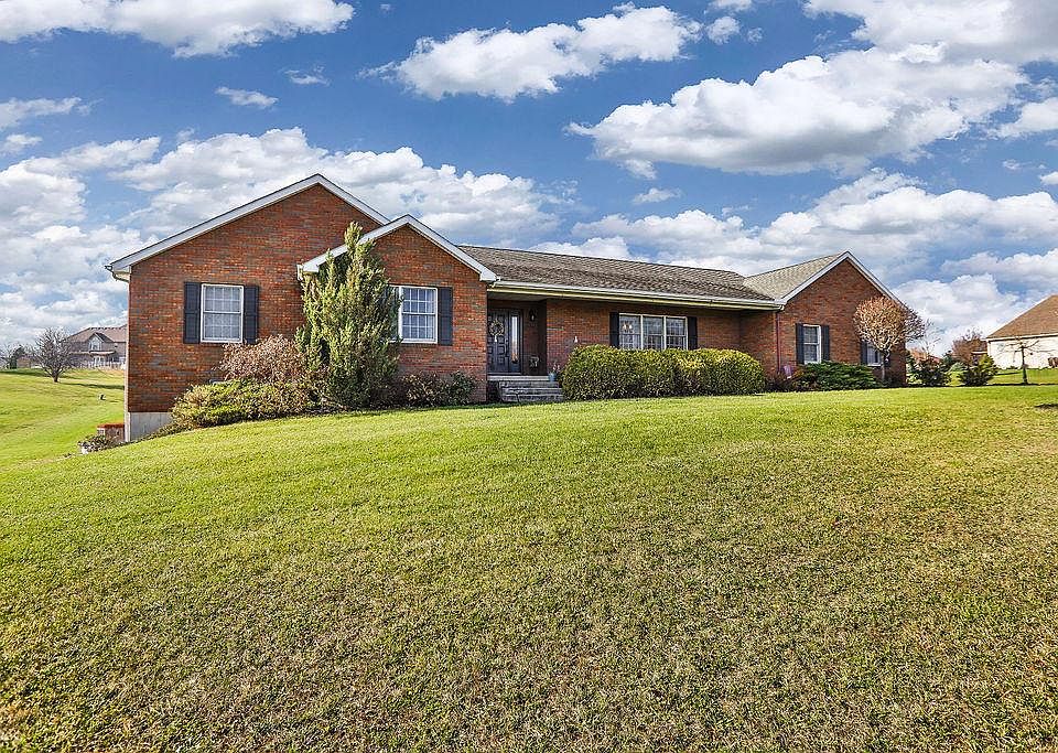 1st image of 146 Pin Oak Dr