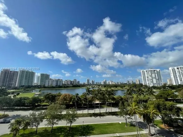 3625 N Country Club Dr APT 704, Aventura, FL 33180