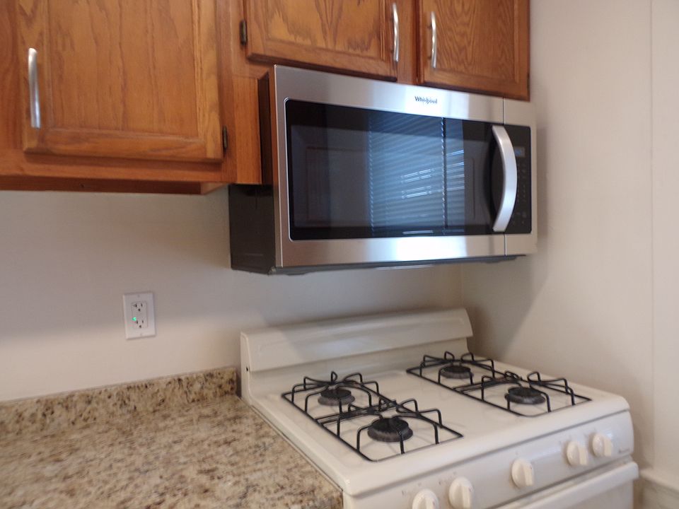1st image of 198 Everett St #16
