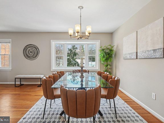 5th image of 637 Azalea Dr