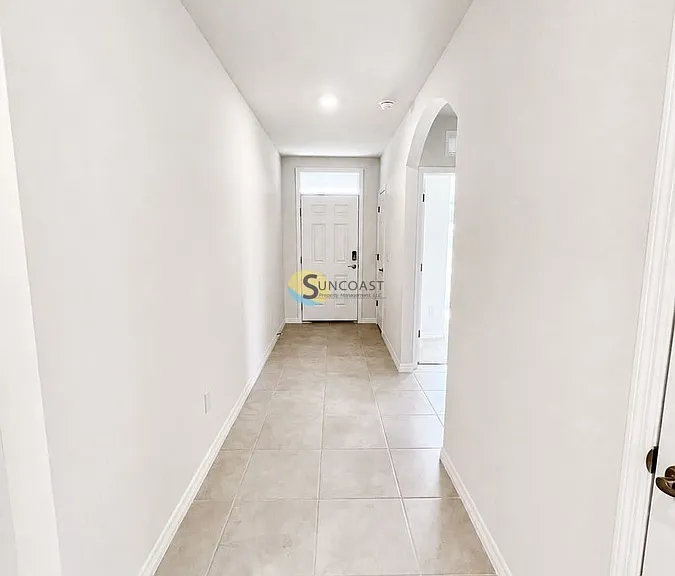 2518 NE 6th Pl — Photo 4