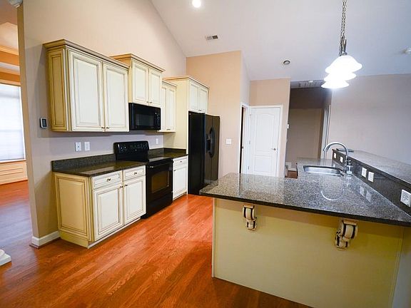 3rd image of 104 Carnoustie Cir
