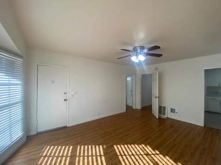 Cherokee Apartments — Photo 31