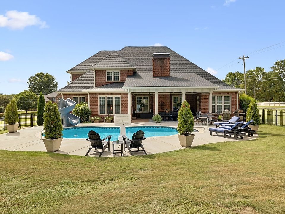 1st image of 2401 W Clay Dr