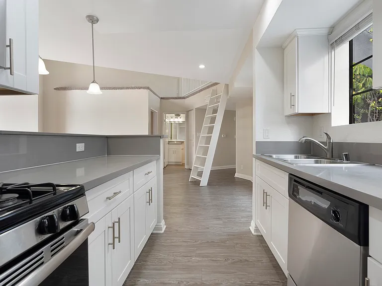 The Jeremy Apts — Photo 9