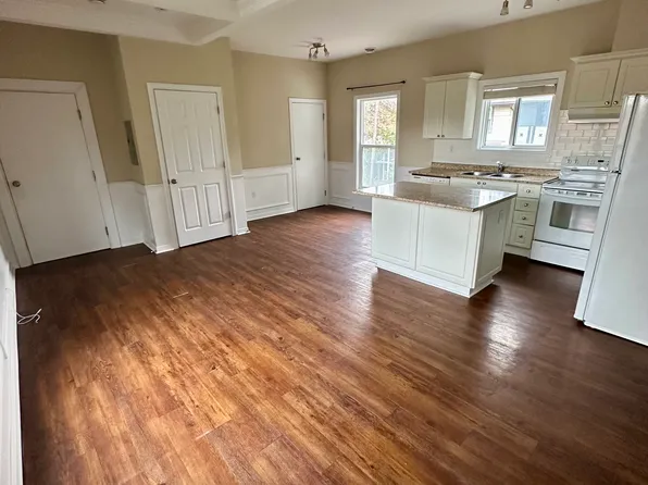 109 Euclid St #3, Whitby, ON L1N 5B1
