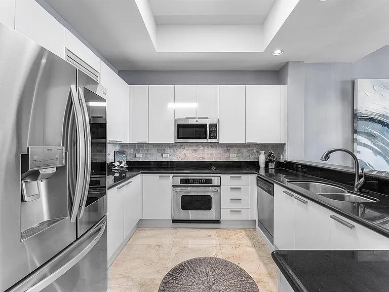 2640 Lake Shore Dr #2215 — Photo 11