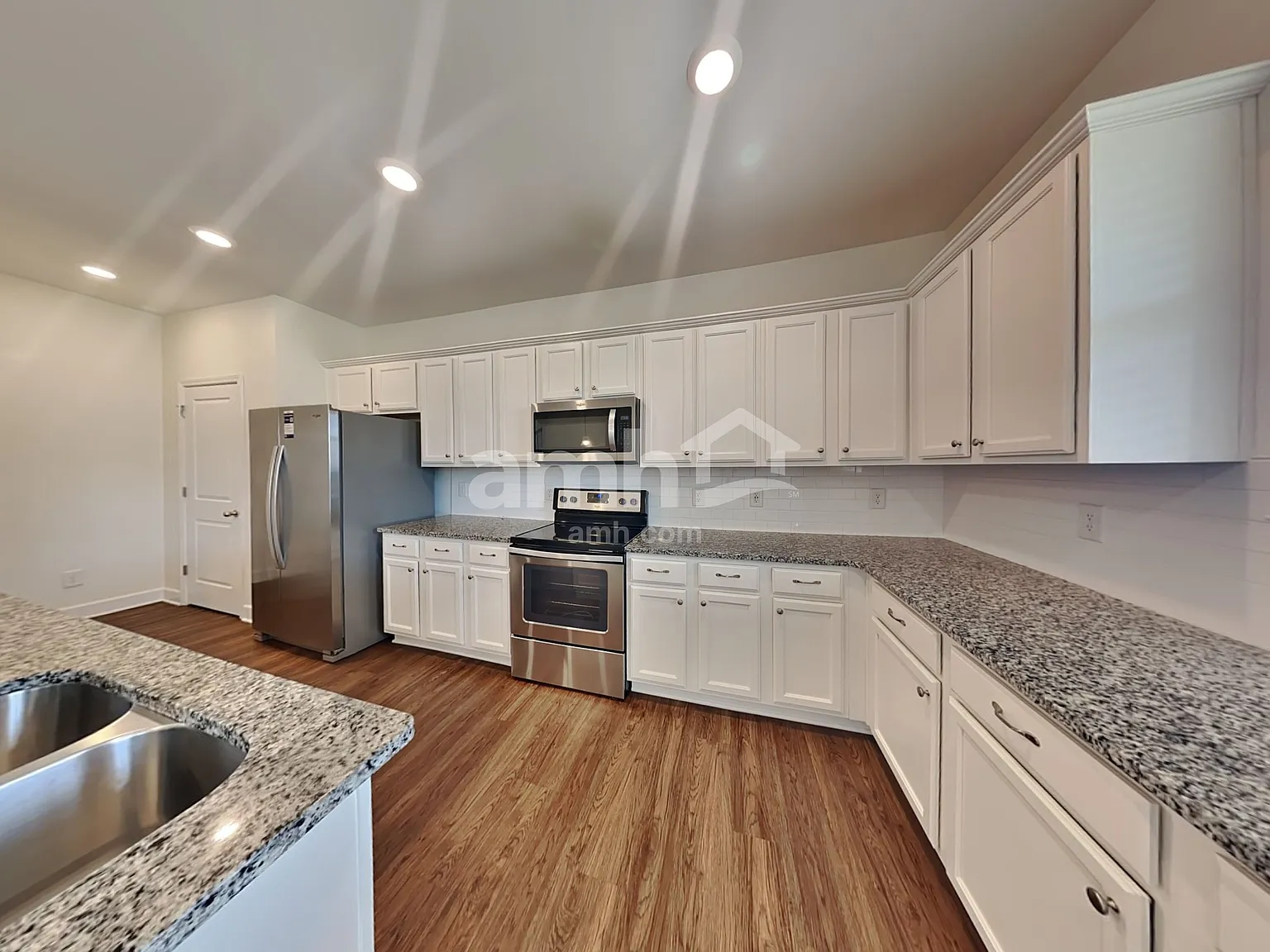 4 bed, 2.5 bath, 2366 sqft, $2,585 — Photo 4