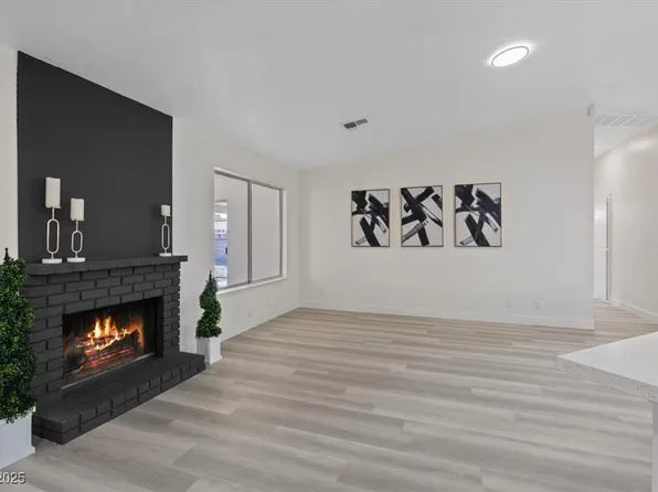 7138 Sixshooter Dr, Las Vegas, NV 89119