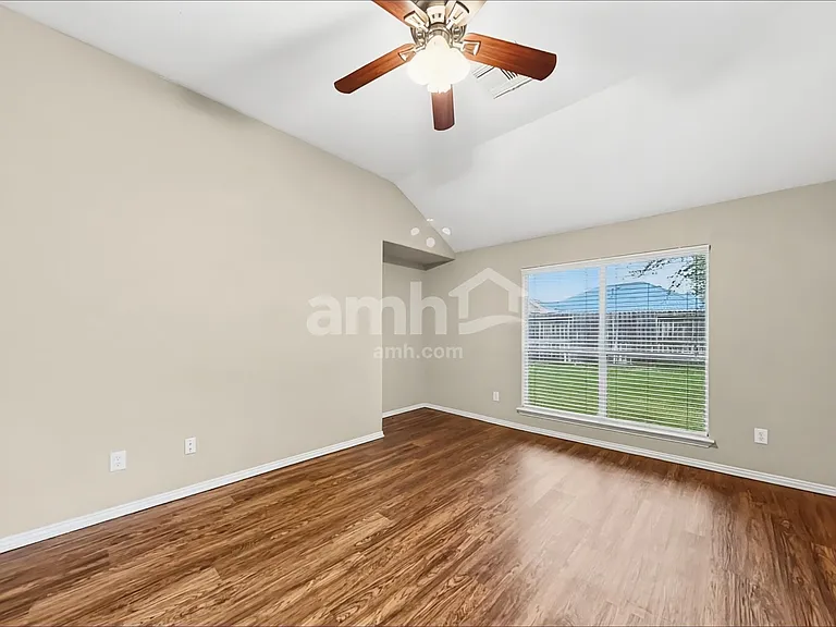 2918 Meridian Bay Ln — Photo 9