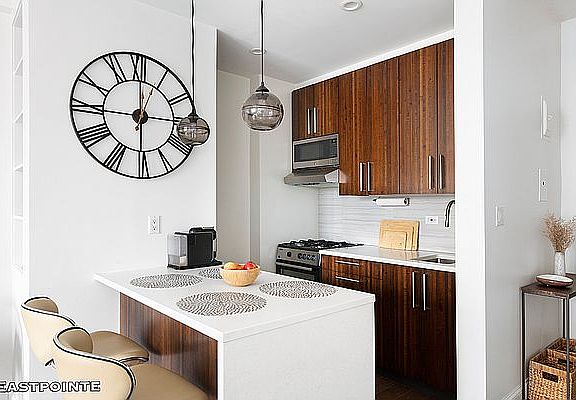 2nd image of 116 W 72nd St APT 9C