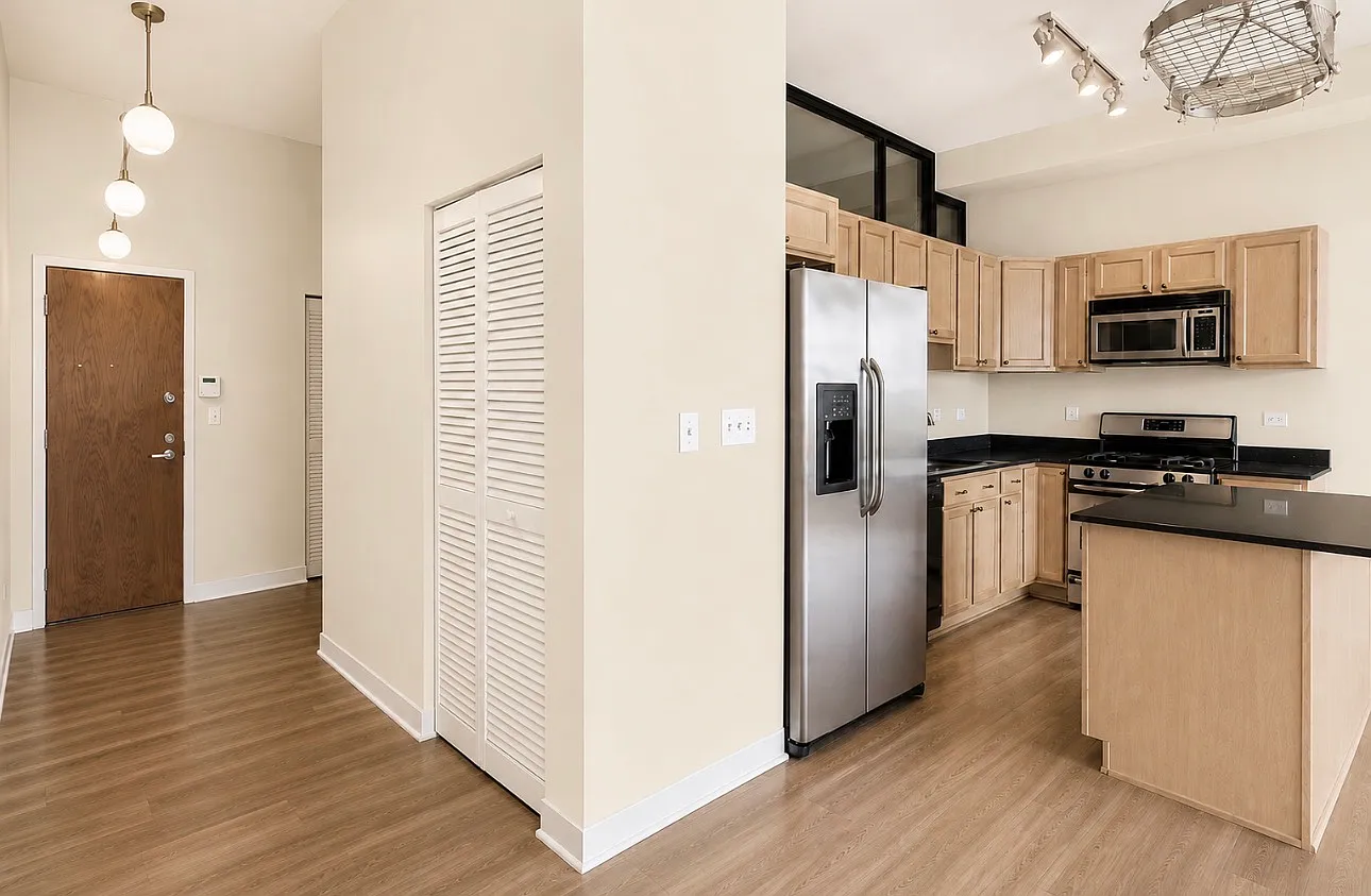 2 bed, 1000 sqft, $2,500 — Photo 3