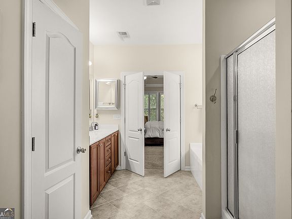 5th image of 5 Renwick Dr