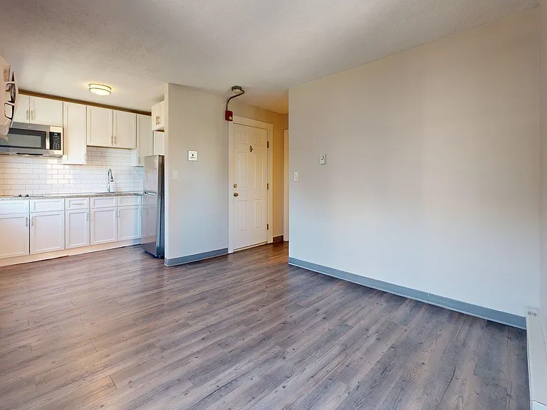 298 Meridian St #5 — Photo 10
