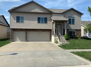 1621 Torreys Dr, Lincoln, NE 68521