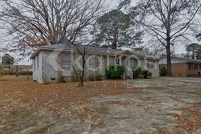 3 bed, 1.0 bath, 1350 sqft, $1,625 — Photo 2