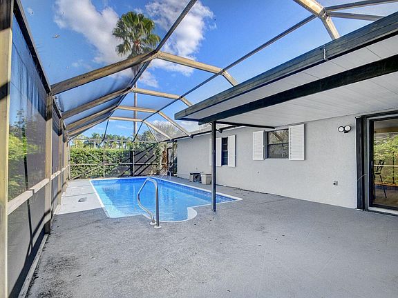 3rd image of 4006 Artesa Dr