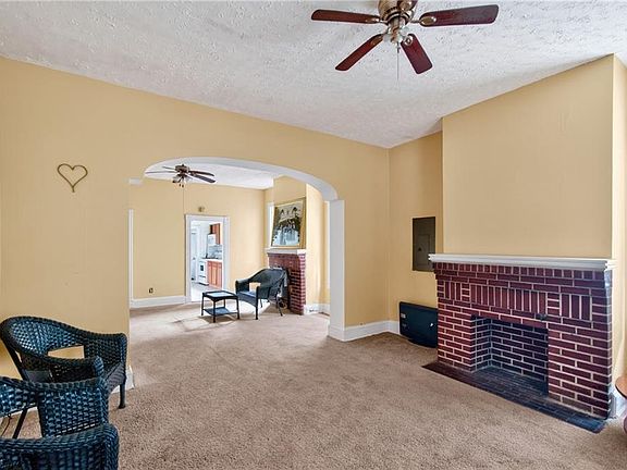 2nd image of 1038 Crawford Pkwy