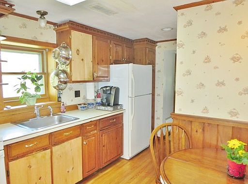 5th image of 61 Woodmont Ave