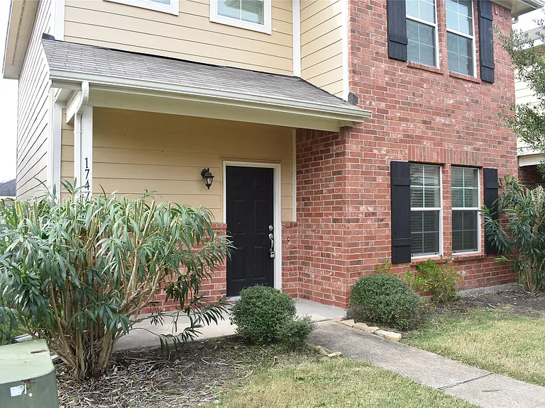 1747 Nichole Woods Dr — Photo 3
