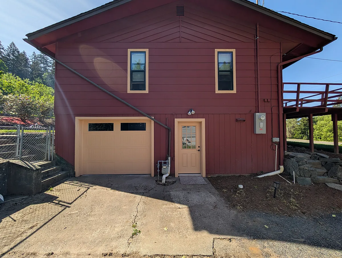 Building Photo - 1501 Samish Way #101