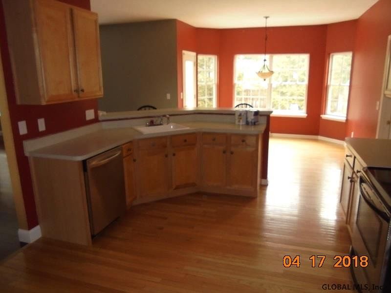 4th image of 32 SARA JEN Drive