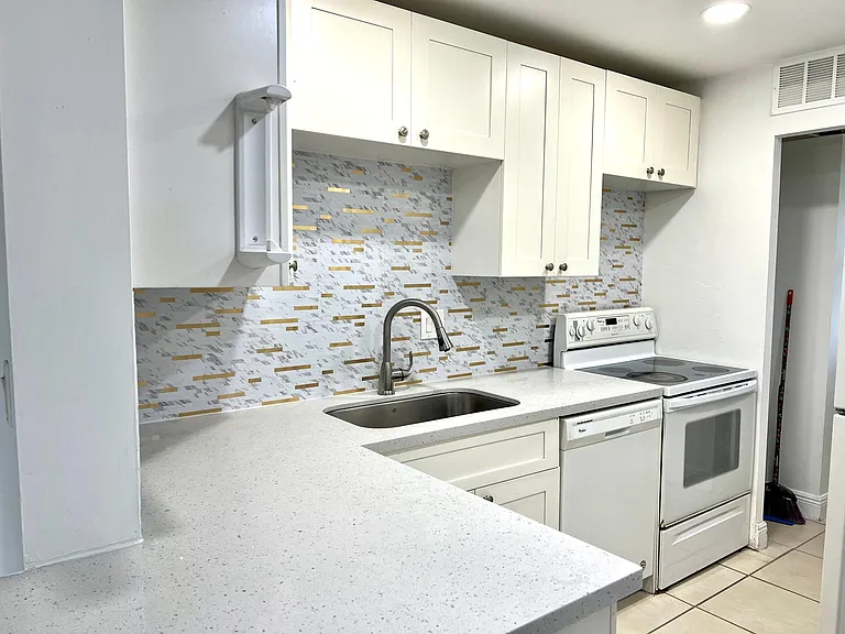 7820 Colony Cir S #204 — Photo 2