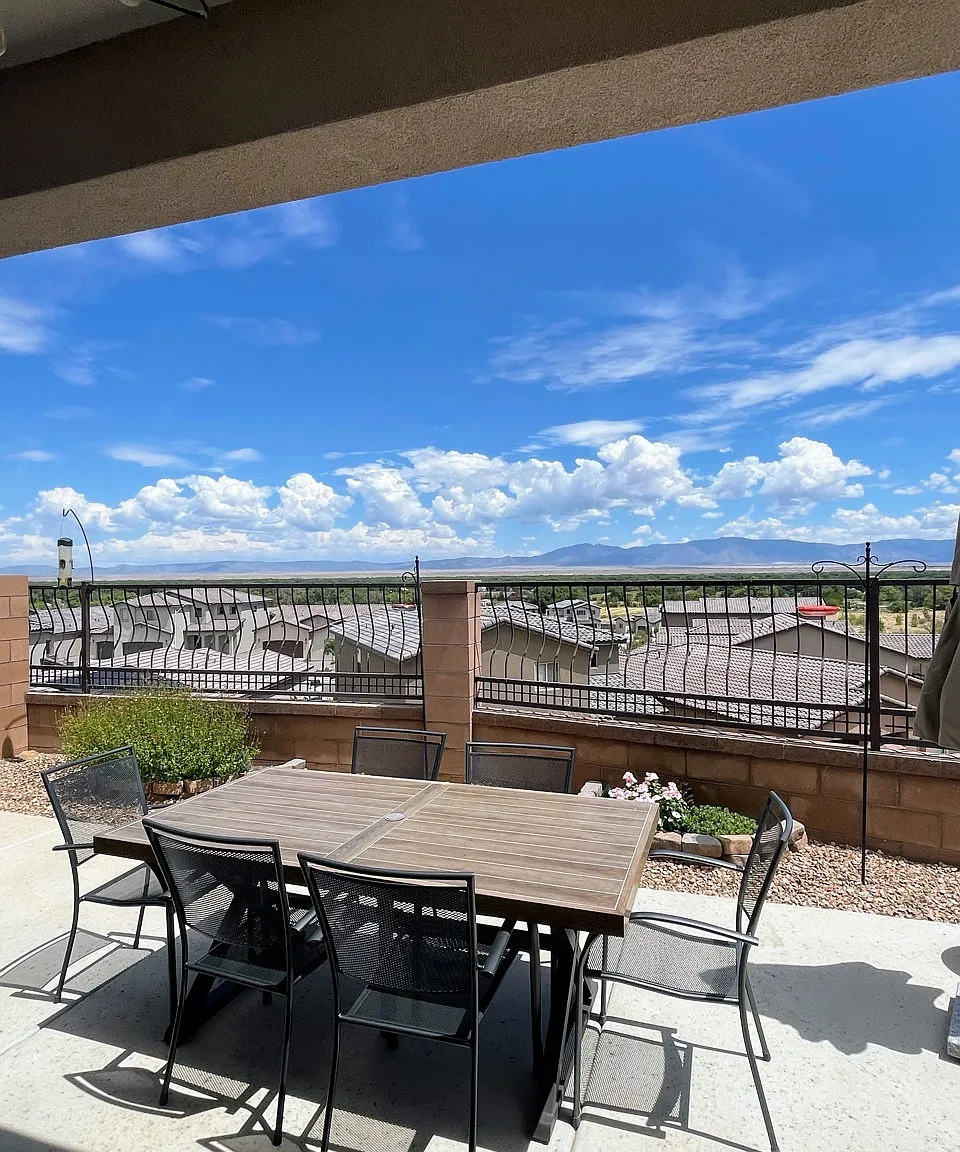 $2,400/Month Modern 3-Bed/3 Bath Home with Dedicated Office, Loft and Panoramic Mountain Views — Photo 3