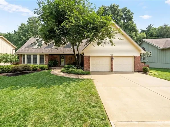 8262 W 117th St, Overland Park, KS 66210