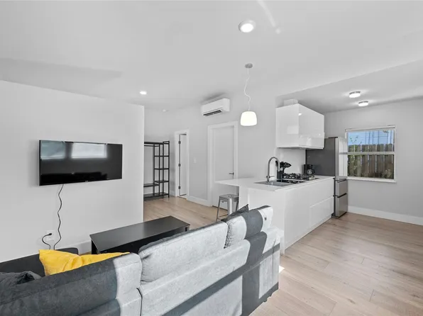 2201 Leon St APT D, Austin, TX 78705