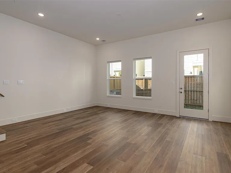 881 Rachel St #D — Photo 9