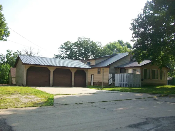 209 S Iowa St, Charles City, IA 50616