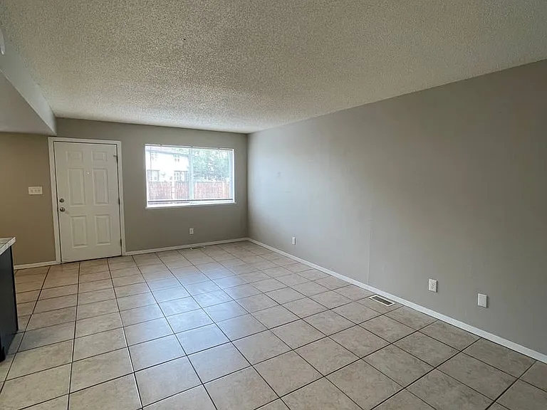 918-922 Teal Ct. — Photo 22