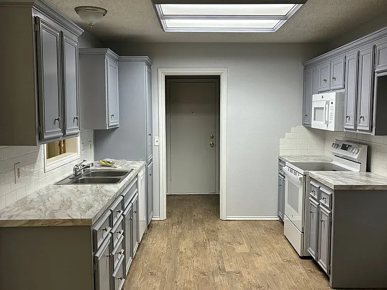 5909 69th Pl — Photo 3