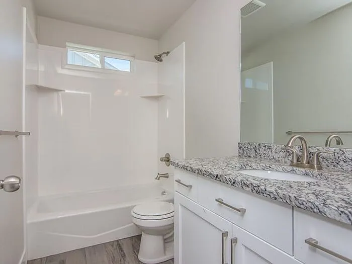 260 E 330 N — Photo 19
