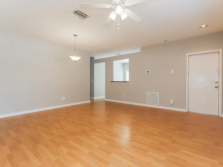 10808 Shasta Ct — Photo 3