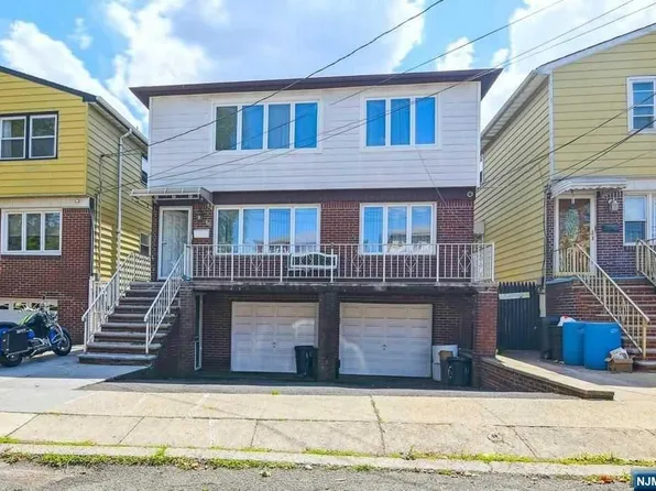 16 Packard St, Bayonne, NJ 07002