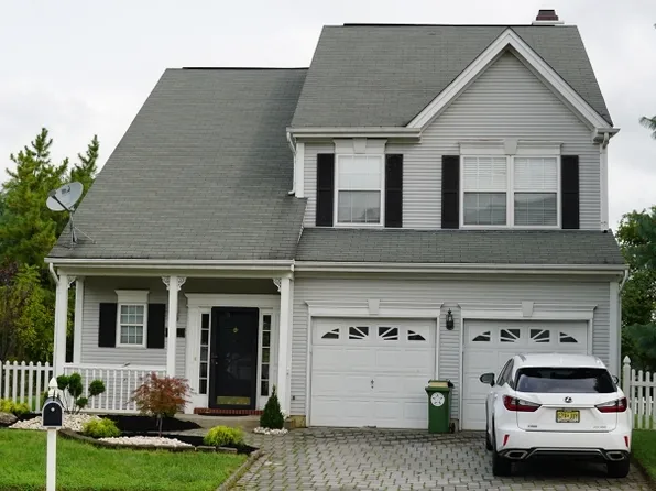 24 Cartier Dr, Franklin Park, NJ 08823