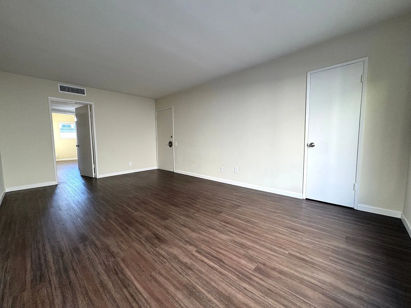 1124 N Olive Dr — Photo 2