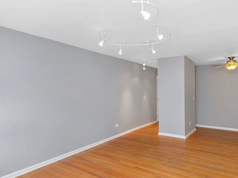 5950 N Kenmore Ave #307 — Photo 5