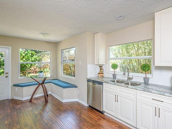 4th image of 205 W Osborne Ave