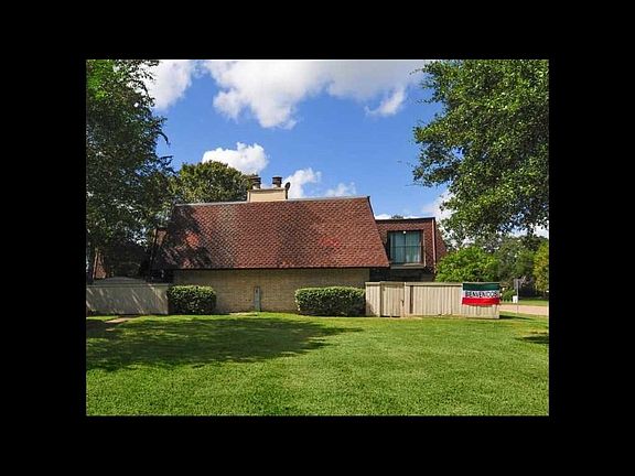 2nd image of 1001 E Adoue St #Z04