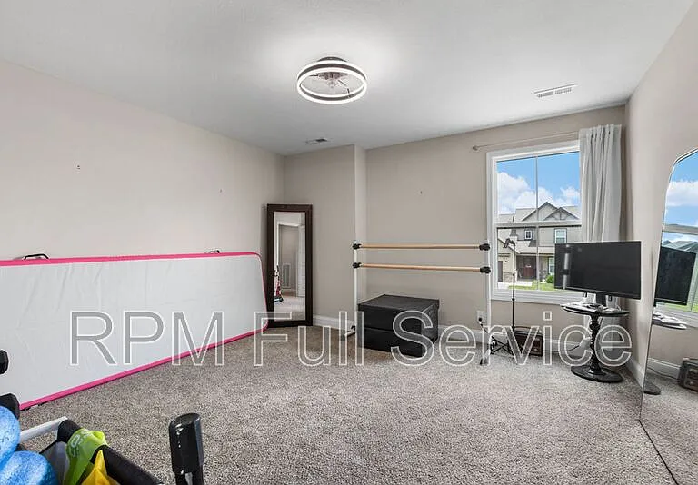 604 Alvin Rd — Photo 32