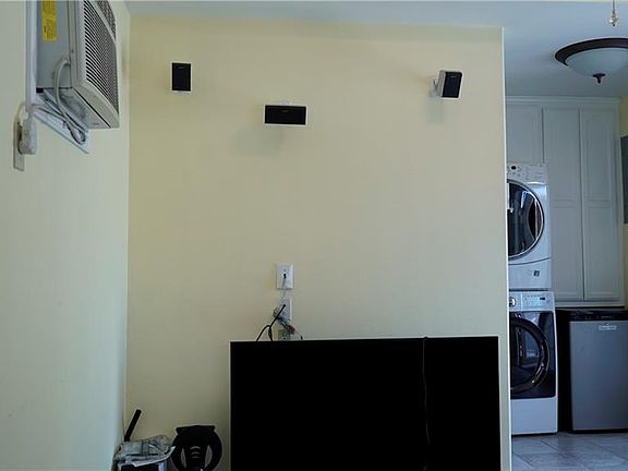 5th image of 4010 Lark Dr