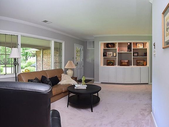 4th image of 611 College Ln
