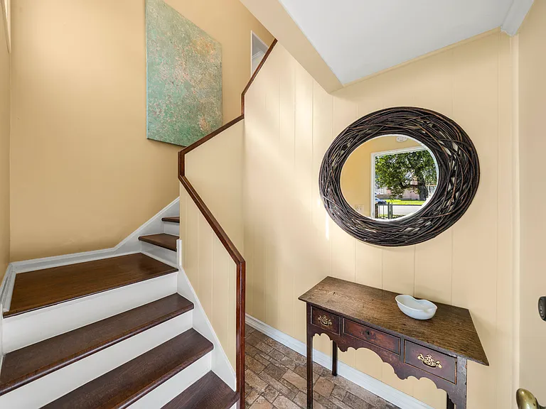 5150 1/2 Village Grn — Photo 15