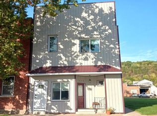 209 E Front St, Cassville, WI 53806