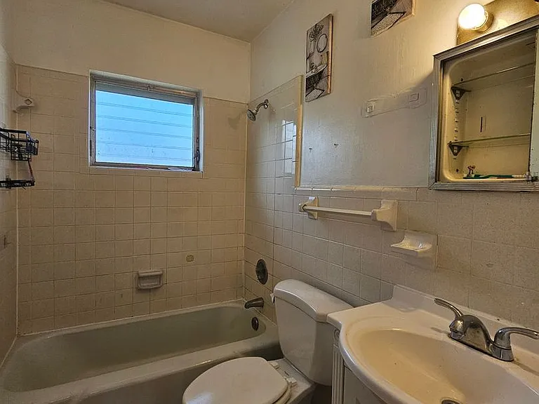 2302 Burns St — Photo 12
